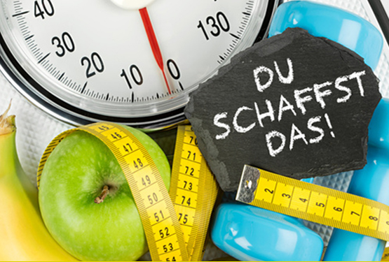 Du schaffst das! Bild mit einer Waage, einem Maßband, Hanteln, obst und der Schrift: "Du schaffst das!"